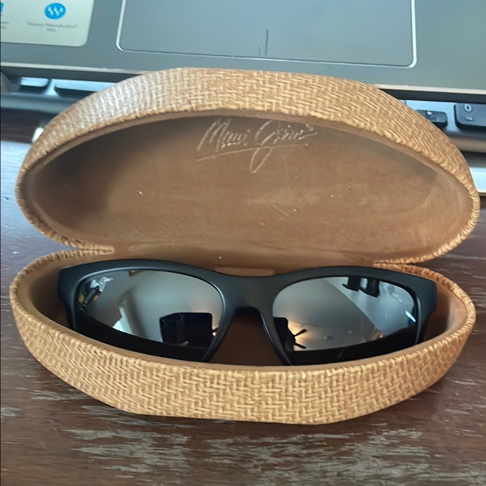 Maui Jim MJ 767-02MB Secrets STG-BM  Black Sunglasses with logo hard brown case